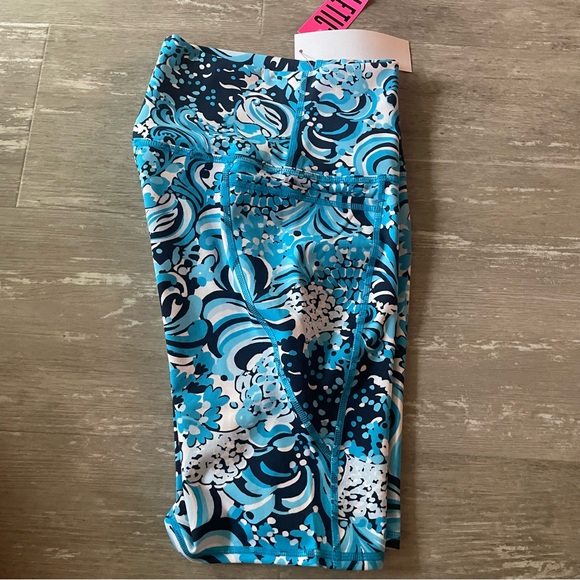NWT Lilly Pulitzer UPF 50+ Luxletic 8" South Beach High Rise Bike Short - Picture 6 of 6
